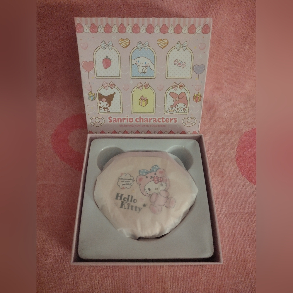 EXCLUSIVE - Hello Kitty Officially Licensed Contact Care Case & Mirror - Picture 3 of 9